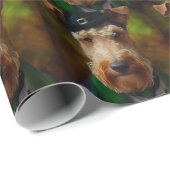 Airedale Hund am St. Patrick's Day Geschenkpapier (Rolleneckpunkt)