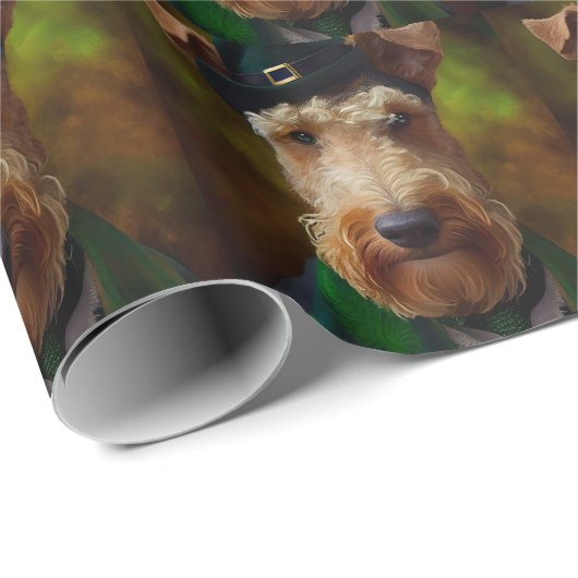 Airedale Hund am St. Patrick's Day Geschenkpapier (Rolleneckpunkt)