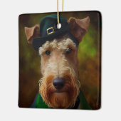 Airedale Hund am St. Patrick's Day Keramikornament (Links)