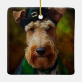 Airedale Hund am St. Patrick's Day Keramikornament (Rückseite)