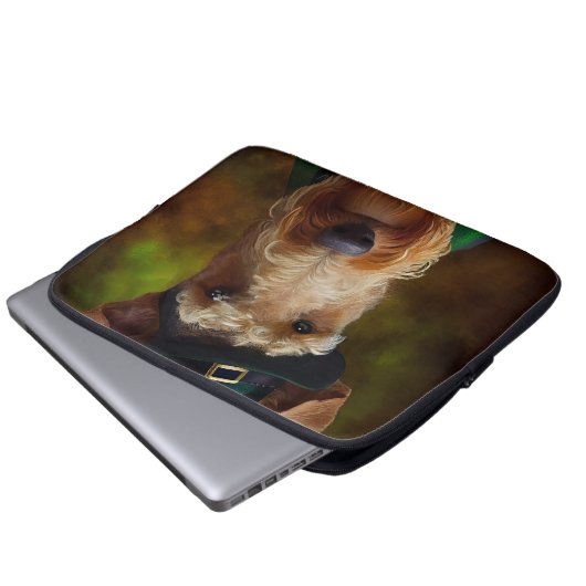 Airedale Hund am St. Patrick's Day Laptopschutzhülle (Vorne Knopf)