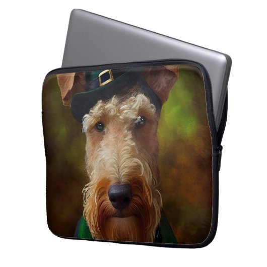 Airedale Hund am St. Patrick's Day Laptopschutzhülle (Vorderseite Links)