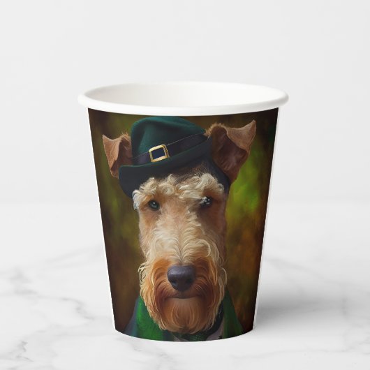 Airedale Hund am St. Patrick's Day Pappbecher (Vorderseite)