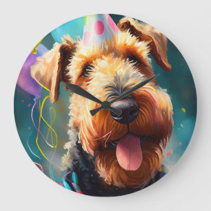 Airedale-Hund mit Geburtstagshut und Luftballons Große Wanduhr