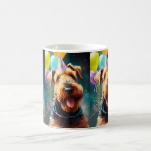 Airedale-Hund mit Geburtstagshut und Luftballons Kaffeetasse
