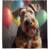 Airedale Hund mit Kuchen und Ballons Duschvorhang (Vorderseite)