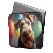 Airedale Hund mit Kuchen und Ballons Laptopschutzhülle (Vorderseite Links)
