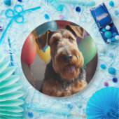 Airedale Hund mit Kuchen und Ballons Pappteller (Party)
