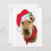 Airedale in der Weihnachtsmannmütze Feiertagspostkarte (Vorne/Hinten)