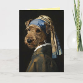 Airedale mit einer Perlenohrring-Grußkarte Karte
