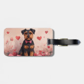 Airedale mit Rose - Valentinstag Gepäckanhänger (Rückseite horizontal)