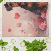 Airedale mit Rose - Valentinstag Geschirrtuch (Gefaltet)
