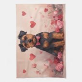 Airedale mit Rose - Valentinstag Geschirrtuch (Vertikal)
