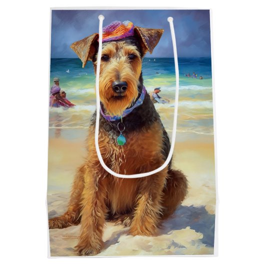 Airedale on Beach, Sommergeschenk für Hundefreunde Mittlere Geschenktüte (Rückseite)