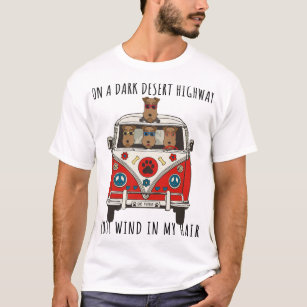 Airedale Terrier auf einer dunklen Wüste Highway C T-Shirt