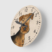 Airedale Terrier Bingley Terrier Dog Kopf auf Beig Runde Wanduhr (Winkel)