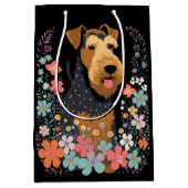 Airedale Terrier Dog im Blumengarten Niedlich Mittlere Geschenktüte (Vorderseite)