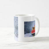 Airedale Terrier Dog in Snow sitzt zu Weihnachten Kaffeetasse (VorderseiteRechts)