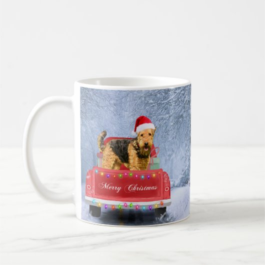 Airedale Terrier Dog in Snow sitzt zu Weihnachten Kaffeetasse (Links)
