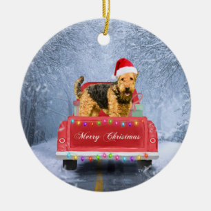 Airedale Terrier Dog in Snow sitzt zu Weihnachten Keramik Ornament