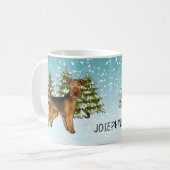 Airedale Terrier Dog Snowy Winterwald und Name Kaffeetasse (Vorderseite Links)