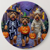 Airedale Terrier Dogs Trick-or-Treating Halloween Button (Vorderseite)
