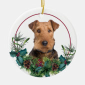 Airedale Terrier Evergreen Berry Wreath Keramik Ornament (Vorne)