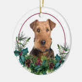 Airedale Terrier Evergreen Berry Wreath Keramik Ornament (Links)
