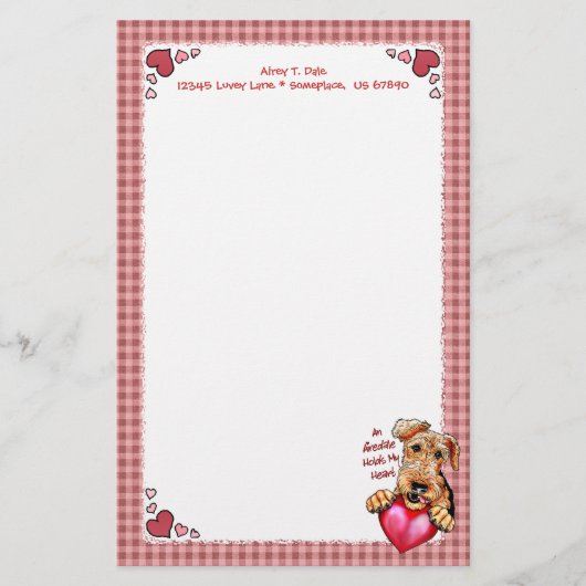 Airedale Terrier hält den Valentinstag im Herzen Briefpapier (Vorderseite)