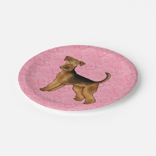 Airedale Terrier Hund Liebe mit rosa Herzmuster Pappteller (Schrägansicht)