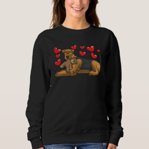 Airedale Terrier Hund mit ausgestopften Tieren Sweatshirt