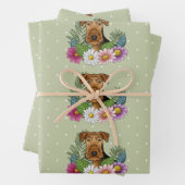 Airedale Terrier Hund mit bunten Blume grün Geschenkpapier Set (Beispiel)