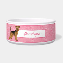 Airedale Terrier Hund mit rosa Herzen und Haustier