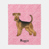 Airedale Terrier Hund mit rosa Herzen und Name Fleecedecke (Vorderseite)