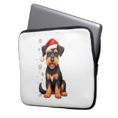Airedale Terrier mit Weihnachtsmütze Laptopschutzhülle (Vorderseite Links)