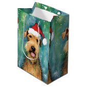 Airedale Terrier Weihnachtsmalerei Kunstwerke Mittlere Geschenktüte (Vorderseite Schrägansicht)