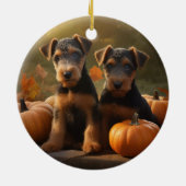 Airedale Welpe Herbst Kürbis Keramik Ornament (Hinten)