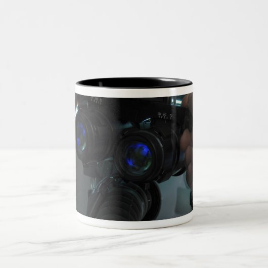 Airman passt die Augenspäne an Zweifarbige Tasse (Mittel)