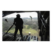 Airman sieht sich einen Bundle-Fall an Fotodruck (Vorne)