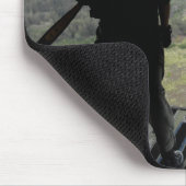 Airman sieht sich einen Bundle-Fall an Mousepad (Ecke)