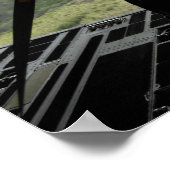 Airman sieht sich einen Bundle-Fall an Poster (Ecke)