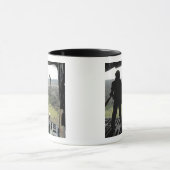 Airman sieht sich einen Bundle-Fall an Tasse (Zentrum)