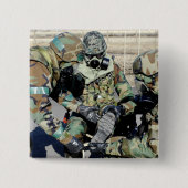 Airmen unterstützen einen Armeesoldaten der Republ Button (Vorderseite)