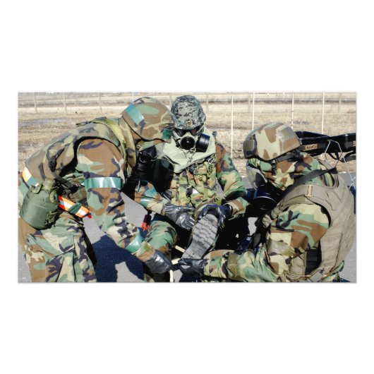 Airmen unterstützen einen Armeesoldaten der Republ Fotodruck (Vorne)