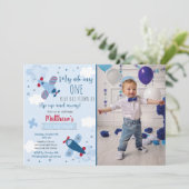 Airplane Clouds Boy Erster Geburtstag Einladung (Stehend Vorderseite)