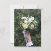 Airy Outdoor Wedding Invitation with White Roses Einladung (Rückseite)