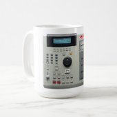 Akai MPC 2000 Trommel-Maschine Kaffeetasse (Vorderseite Links)