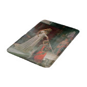 Akcolade (von Edmond Blair Leighton) Badematte (Schrägansicht)