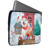 Akita Hund im Schnee Weihnachts-Hundehaus Laptopschutzhülle (Vorne Rechts)