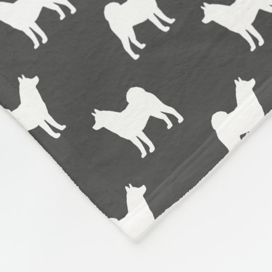 Akita-Silhouette-Muster-Grau Fleecedecke (Ecke)